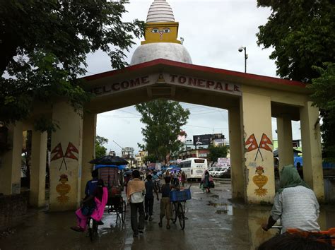 E-Shoe Travel Blog: India-Nepal Border crossing: a harrowing bus journey