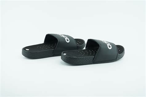 Adidas Foam slides in black – Shophoods