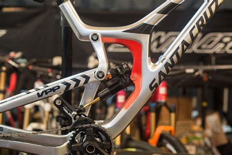 New Santa Cruz V10 29er downhill bike looms large over Lourdes - Bikerumor