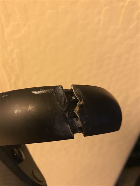 Oculus Quest Touch Controller broke... :-( : r/oculus