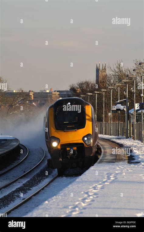 Cross country trains uk hi-res stock photography and images - Alamy