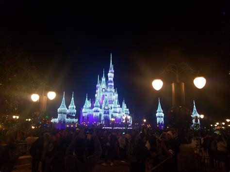 The Magic Kingdom castle was lit so beautifully! : r/WaltDisneyWorld