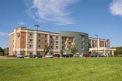 Courtyard Milwaukee Airport Exterior #travel, #happy, #comfortable, Airport Hotel, Marriott ...