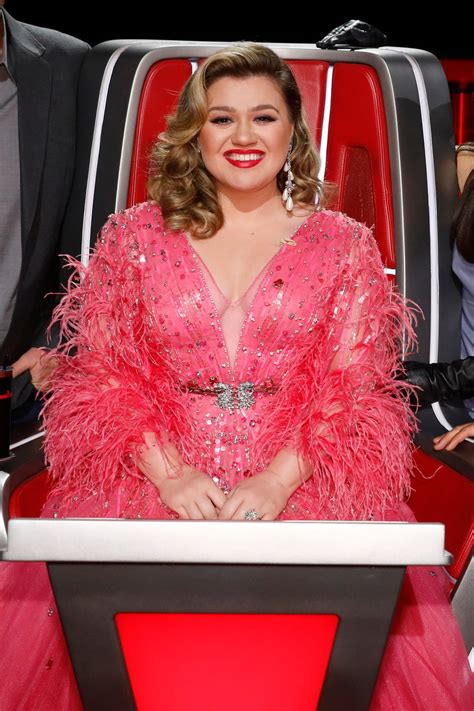 Kelly Clarkson's Best Outfits on 'The Voice'