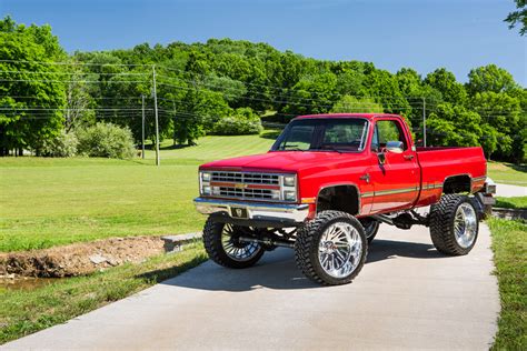 BIG TRUCK BUYER’S GUIDE | All the Options for Lifting Your C10 - Street ...