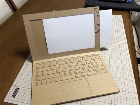 Japanese Mom Makes Her 4-Year-Old Son A Cardboard Laptop | Science and Technology | Before It's News