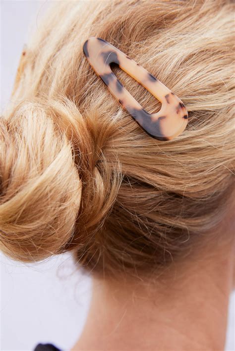 Hair Clips: The Grown-Up Guide To Hair Accessories | PRIMER