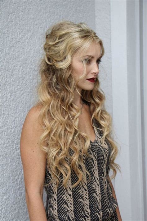 20 Most Glamorous Curly Hairstyles for Prom – Hottest Haircuts