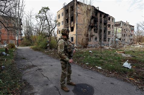 Ukrainian forces under intense pressure in key eastern battle - ABC News