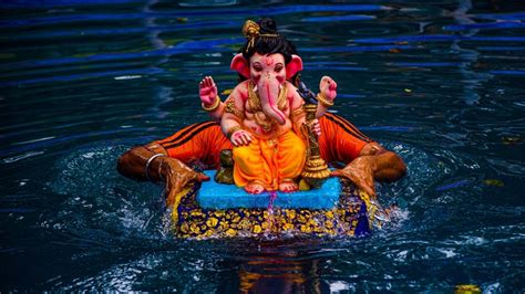 Ganesh Visarjan 2020: Household Idols Bid Adieu Amid New Distancing Norms (PHOTOS) | The Weather ...