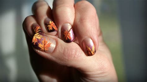 10 Colourful Fall Nail Art Ideas - Sparkly Polish Nails