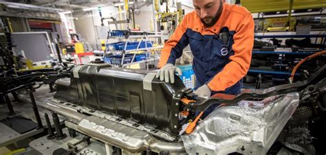 Volvo announces multi-billion dollar battery deal for its EV future - Electric & Hybrid Vehicle ...