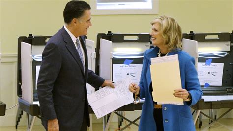 Romney votes in Mass. before final campaign swing