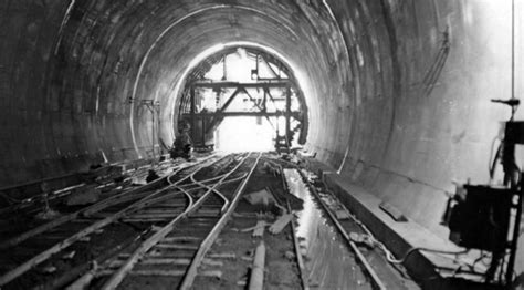 New Woodhead Tunnel, approaching eastern... © Walter Dendy, deceased :: Geograph Britain and Ireland