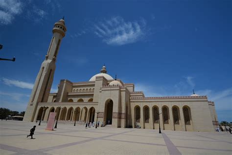 Al Fateh Grand Mosque | Exterior view of the al Fateh Mosque | Archnet