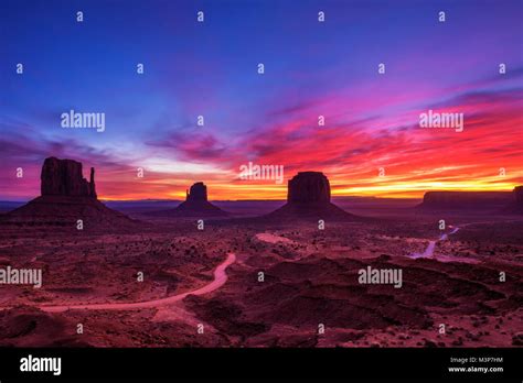 Sunrise over Monument Valley, Arizona, USA Stock Photo - Alamy