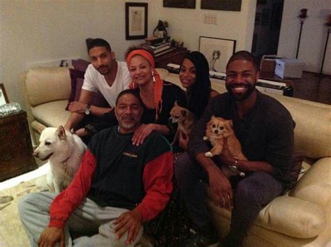 Debbie Allen/ hubby Norm Nixon & their kids...... | Norm nixon, Debbie allen, Family love