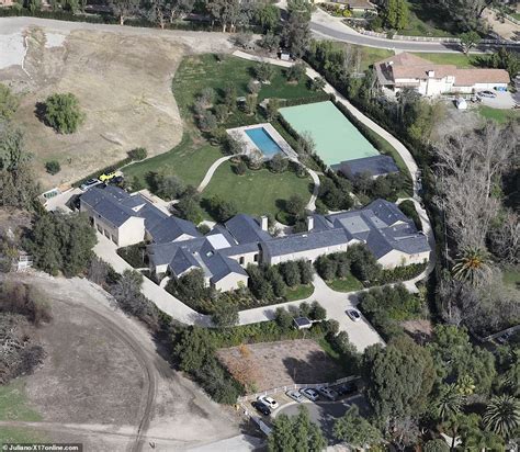 Download Kim Kardashian House PNG