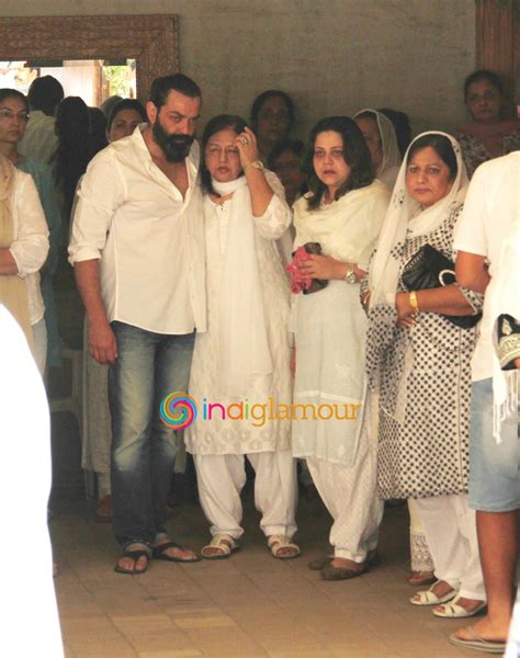 Funeral of Abhay Deol's Father Ajit Singh Deol HD photos,stills ...