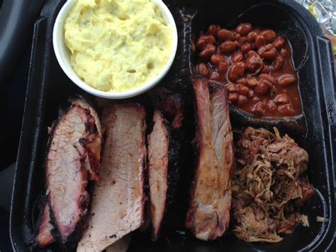 Smokin' Guns BBQ – Texas Monthly