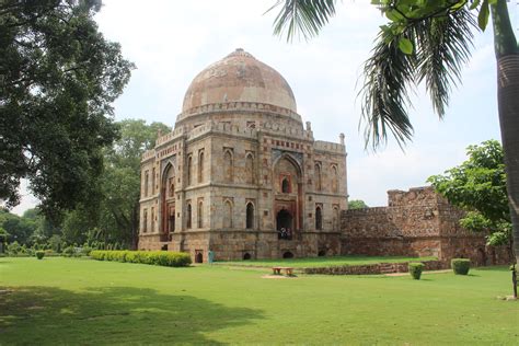 Tomb in Lodi garden