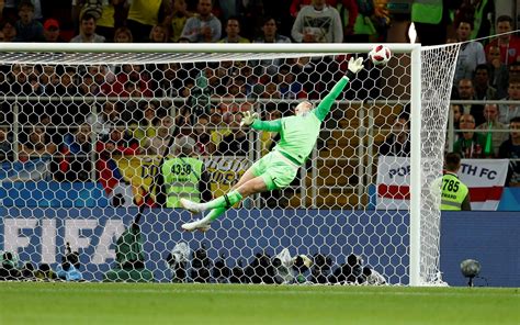 Jordan Pickford World Cup 2018 : 2018 Moscow Russia Jordan Pickford Action Fifa World Cup Russia ...