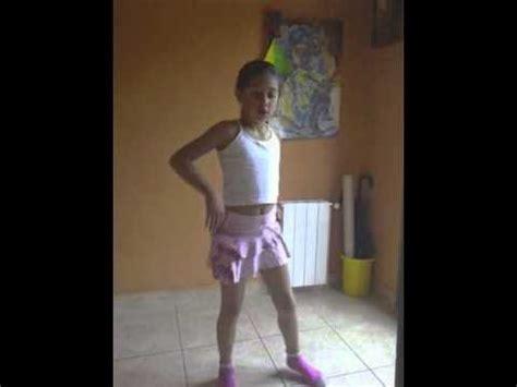 Menina Dancando Ok Ru : Nina Dancando - Meninas danÃ§ando atÃ© o chÃ£o. - YouTube : Meninas ...