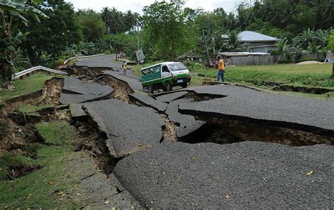 Philippines earthquake kills dozens