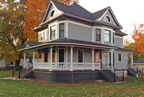 Victorian Porch with Curved Railing in Frankfort, IL - American Porch, LLC.