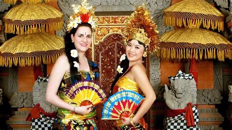 Bali Traditional Costume Photoshoot - Riset