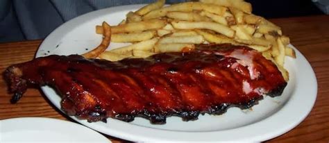 Grassy Knoll Institute: Calhoun’s - BBQ Ribs And Fries