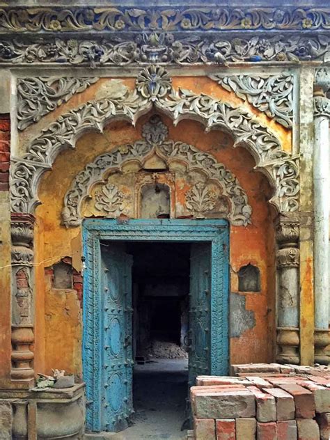 A heritage walk through the old lanes of Nawabi Lucknow India ...