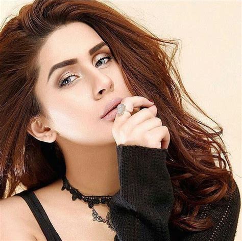 Kubra Khan's Biography | Portfolio | Images | Photos | HD Pictures 2020