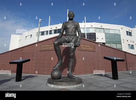 Jimmy armfield statue hi-res stock photography and images - Alamy