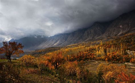 Autumn in Hunza Valley, Pakistan [1500x925] : r/EarthPorn