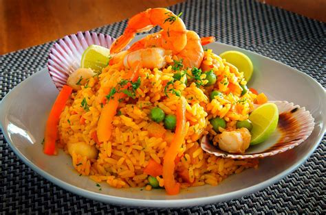 Arroz con mariscos | Arroz con mariscos, Arroz con mariscos peruano, Arroz con camarones