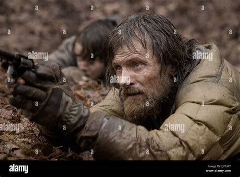 VIGGO MORTENSEN, THE ROAD, 2009 Stock Photo - Alamy