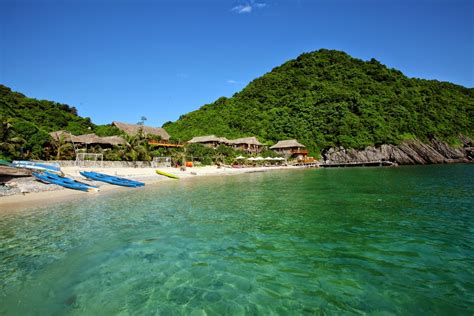 Vietnam Travel Pictures: MONKEY ISLAND RESORT IN CAT BA