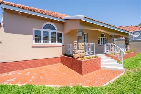 4 Bedroom House for sale in Durban North - P24-113571031