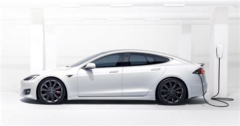 Tesla Model S Is World’s First Electric Car To Have More Than 640 KM Range