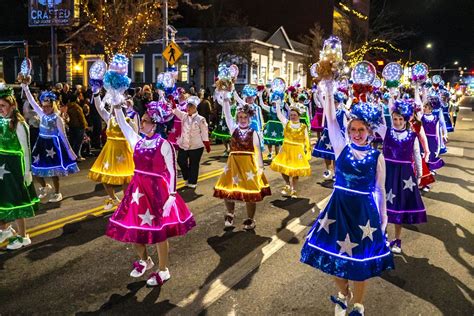 Thousands watch downtown Coeur d'Alene light up, get in holiday spirit during Lighting Ceremony ...