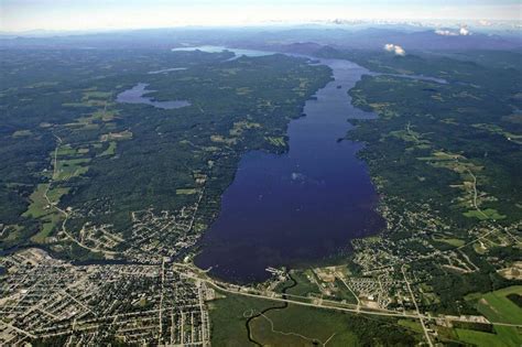 A view of Lake Memphremagog from the air, so beautiful. | Ville de québec, Lac, Les rocheuses