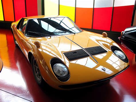 Lamborghini Miura - Wikipedia