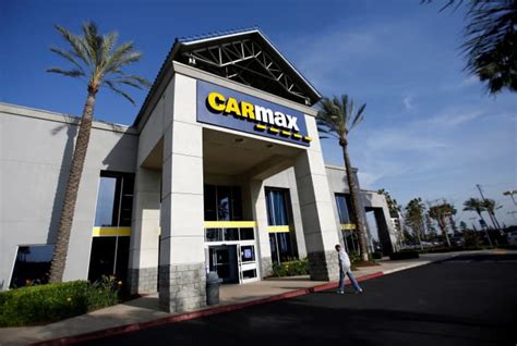 CarMax Practices Defensive Driving - WSJ