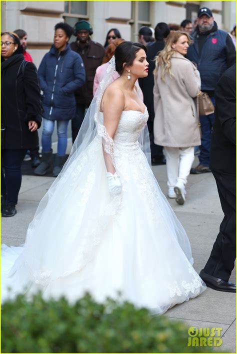 Selena Gomez Wears a Wedding Dress While Filming an 'Only Murders in ...