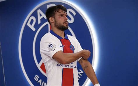 Arsenal-linked Juan Bernat extends contract with PSG