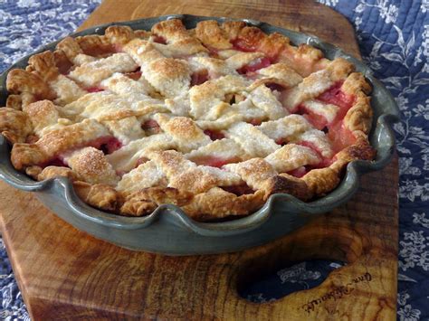 Thibeault's Table: Rhubarb Pie - A Taste of Spring