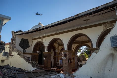 Photos of Puerto Rico After 6.4 Earthquake Show Damage to Buildings - Newsweek