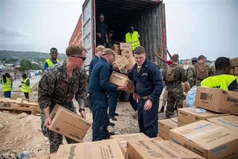 DVIDS - Images - Helping Hands Deliver Humanitarian Aid to Haiti [Image ...