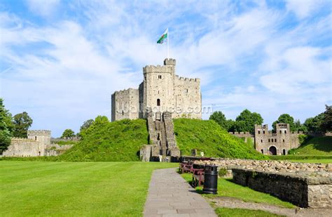 Cardiff Castle Wallpaper | Wallsauce UK